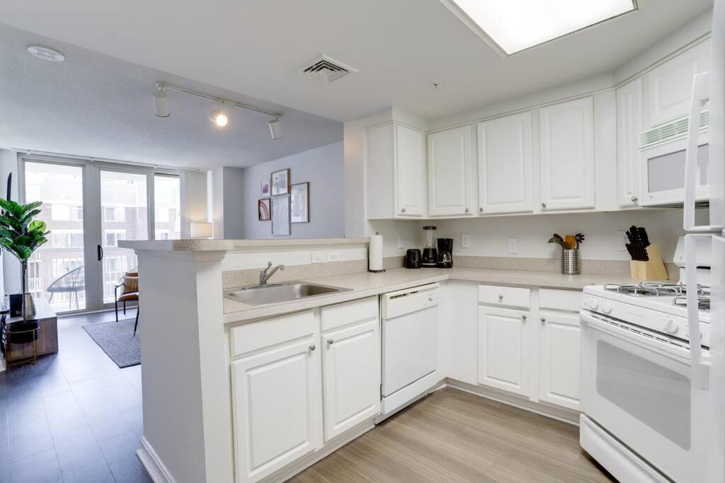 Bright Apartment Walk To Ballston Metro Arlington Ngoại thất bức ảnh
